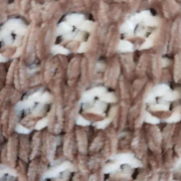 A throw - Picture 3 of 3